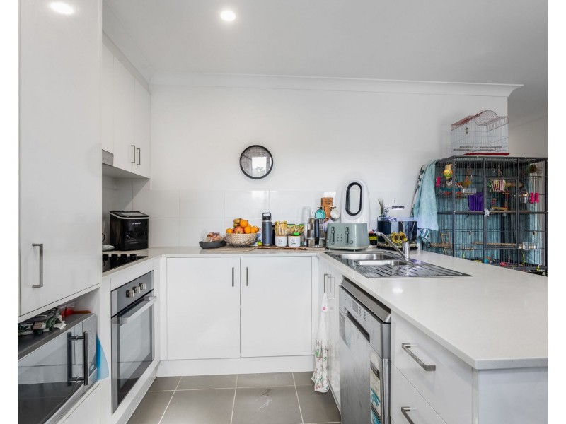 2/15 Waratah Way, Morayfield QLD 4506