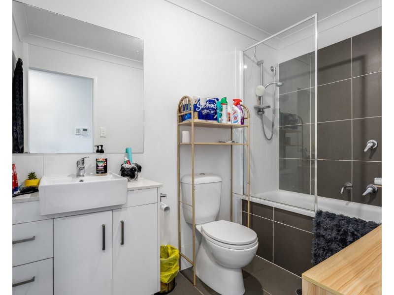2/15 Waratah Way, Morayfield QLD 4506