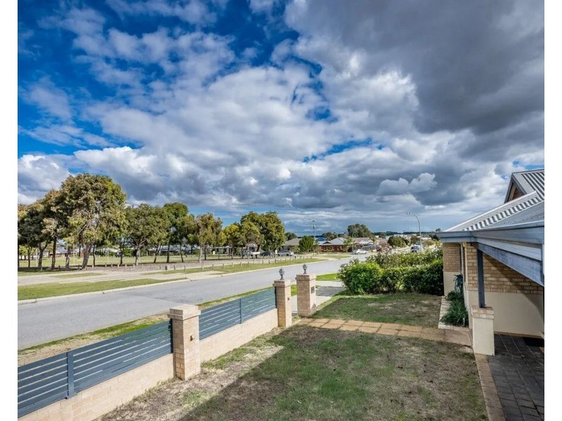 82 Pinegrove Drive, Ellenbrook WA 6069