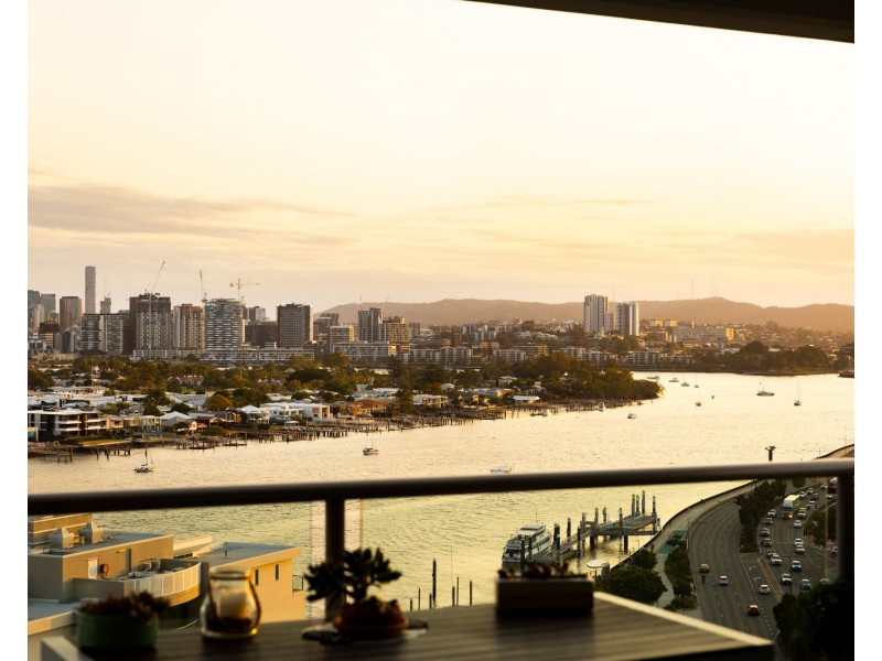 31512/2 Harbour Road, Hamilton QLD 4007