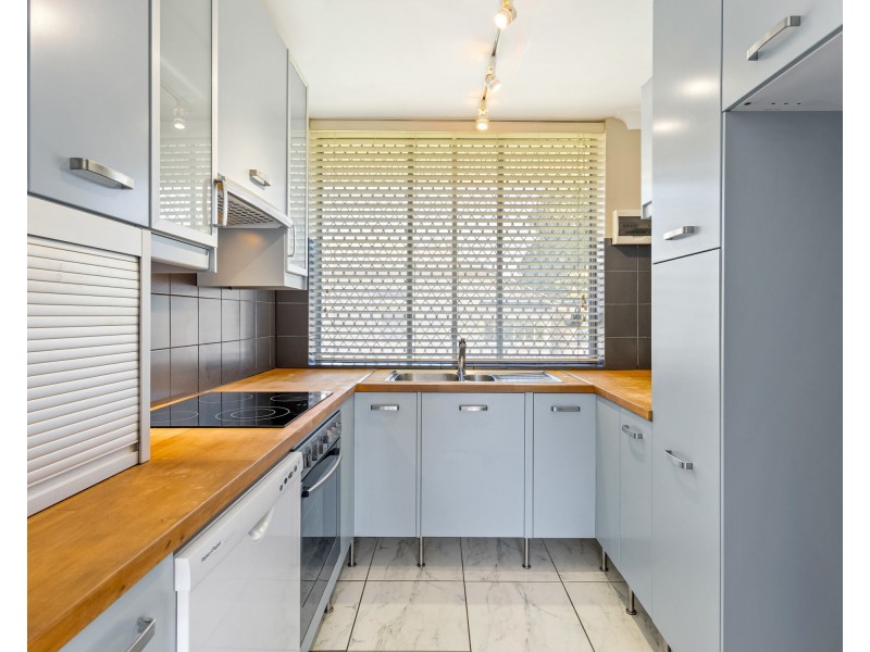 2/24 Fourth Avenue, Sandgate QLD 4017