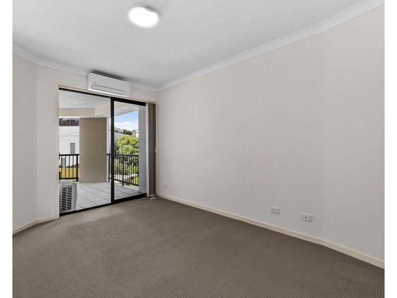 4/3 Rock Street, Scarborough QLD 4020