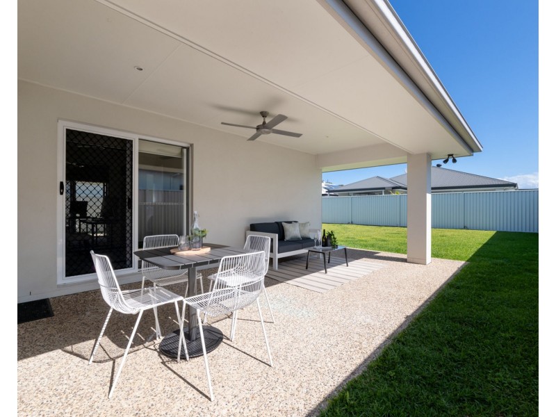 5 Forster Place, Pelican Waters QLD 4551