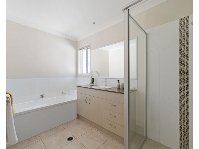 5 Forster Place, Pelican Waters QLD 4551