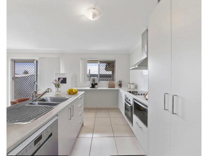 16 Peregrine Drive, Lowood QLD 4311