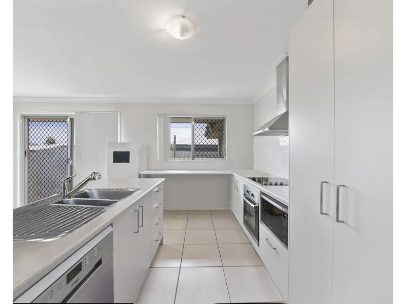 16 Peregrine Drive, Lowood QLD 4311