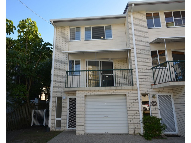 1/4 Kitchener Street, Golden Beach QLD 4551