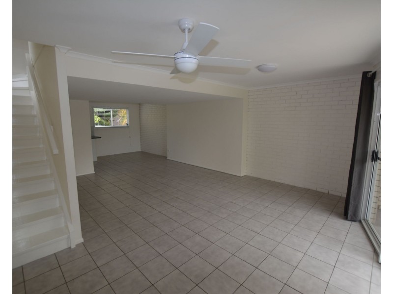 1/4 Kitchener Street, Golden Beach QLD 4551