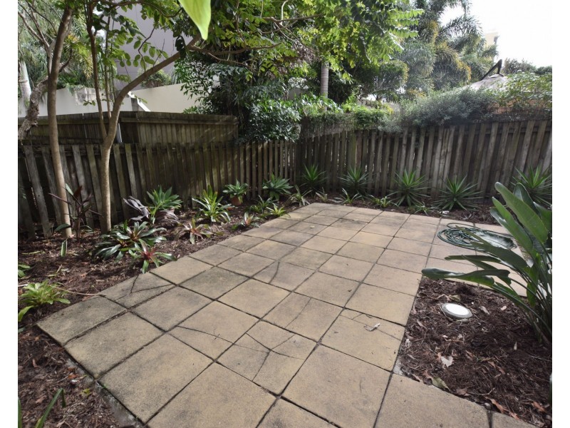 1/4 Kitchener Street, Golden Beach QLD 4551