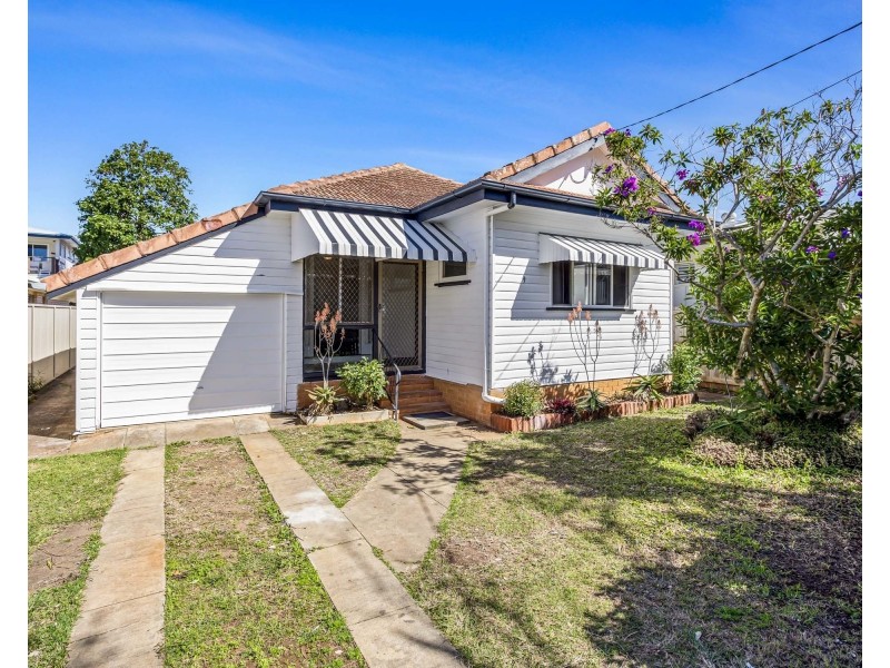 9 Pearl Street, Scarborough QLD 4020
