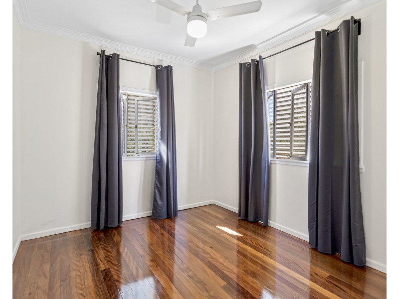 9 Pearl Street, Scarborough QLD 4020