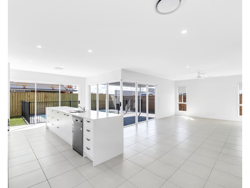 51 South Diamond Drive, Pelican Waters QLD 4551