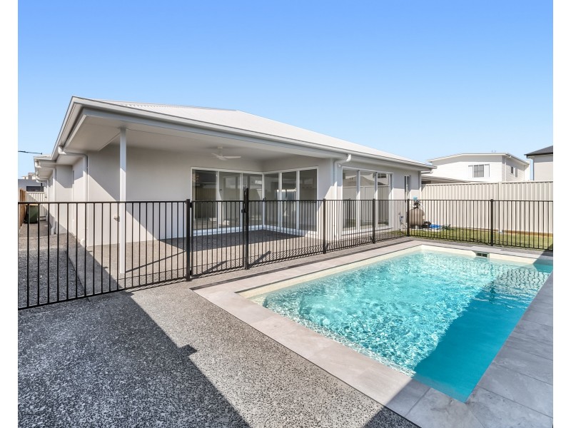 51 South Diamond Drive, Pelican Waters QLD 4551