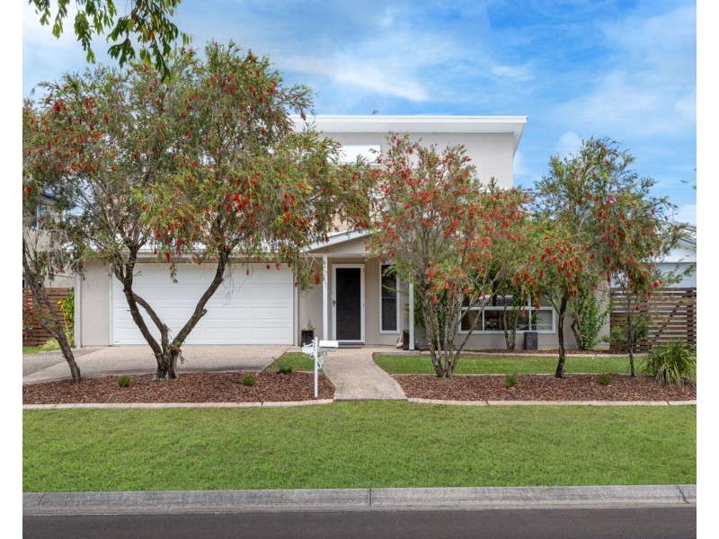 2/4 Harbourlights Way, Pelican Waters QLD 4551