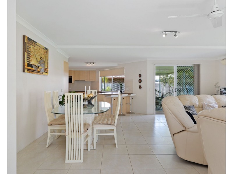 2/4 Harbourlights Way, Pelican Waters QLD 4551