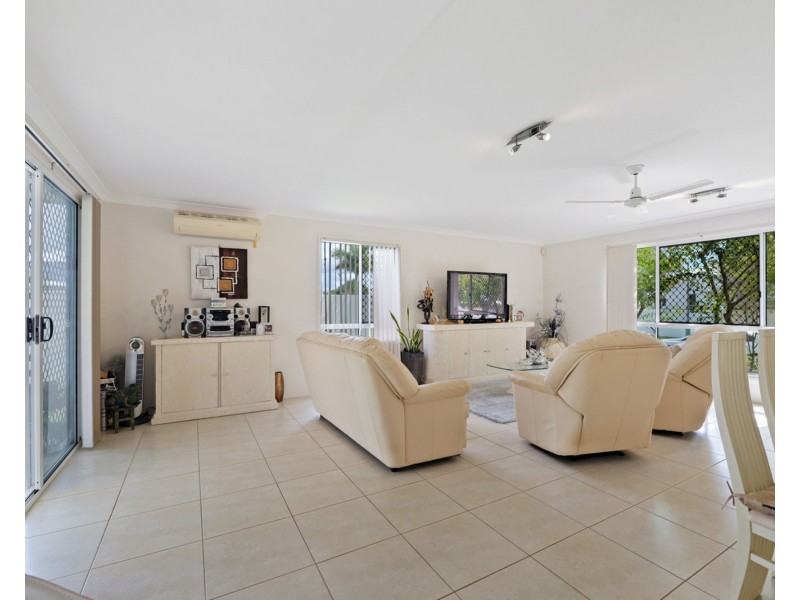 2/4 Harbourlights Way, Pelican Waters QLD 4551