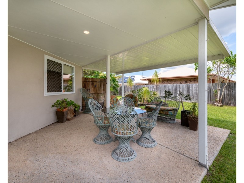 2/4 Harbourlights Way, Pelican Waters QLD 4551