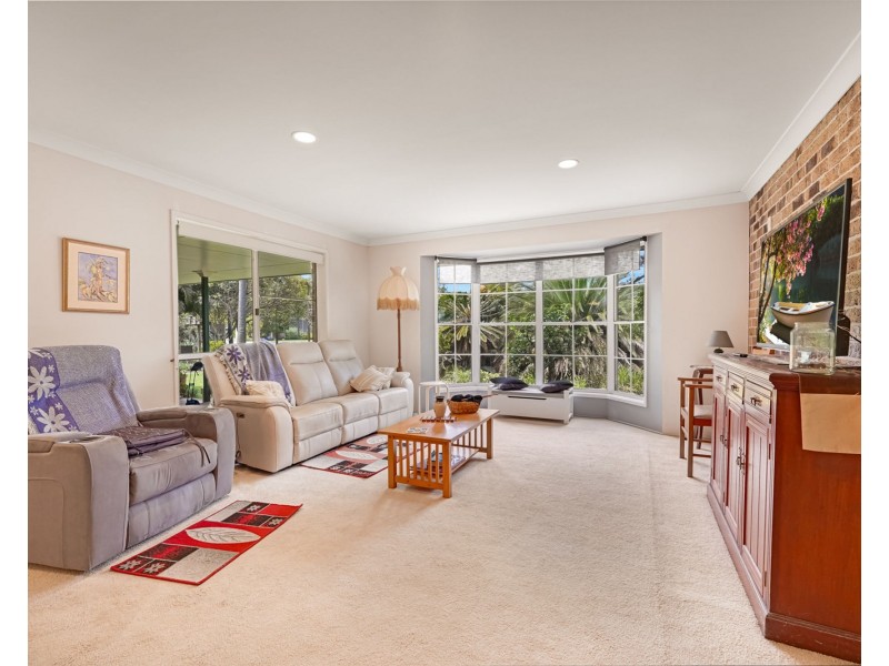 10 Blaney Street, Beachmere QLD 4510