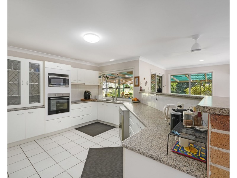 10 Blaney Street, Beachmere QLD 4510