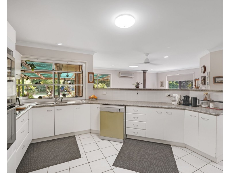 10 Blaney Street, Beachmere QLD 4510