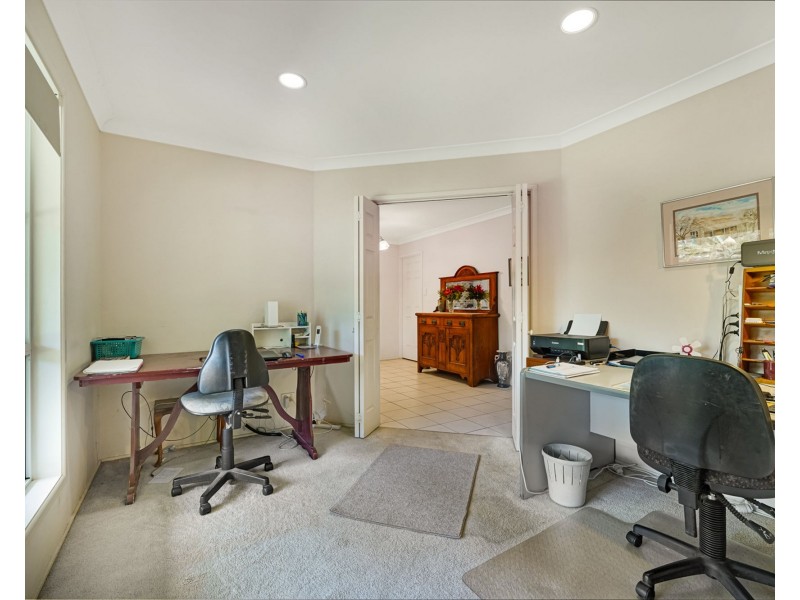 10 Blaney Street, Beachmere QLD 4510
