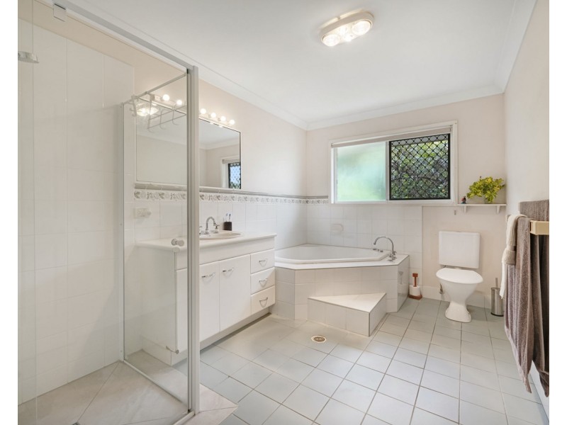 10 Blaney Street, Beachmere QLD 4510