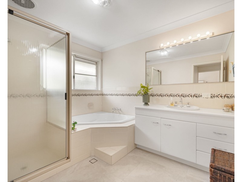 10 Blaney Street, Beachmere QLD 4510