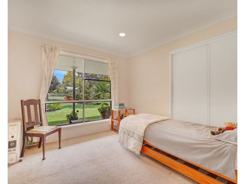 10 Blaney Street, Beachmere QLD 4510