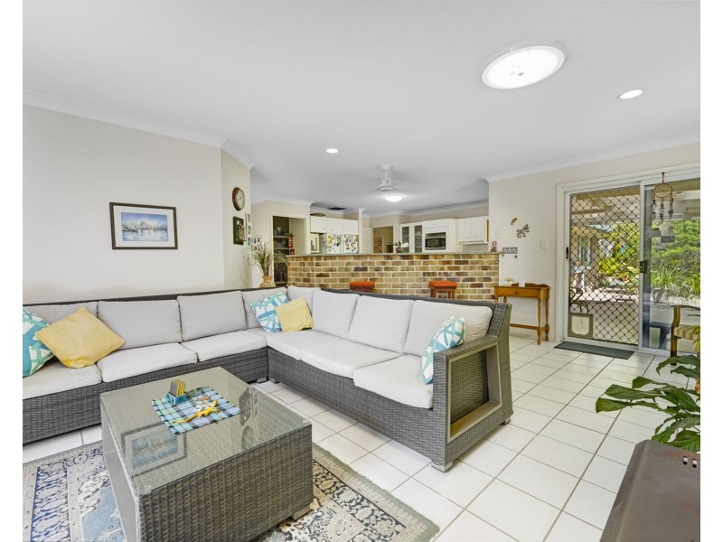 10 Blaney Street, Beachmere QLD 4510