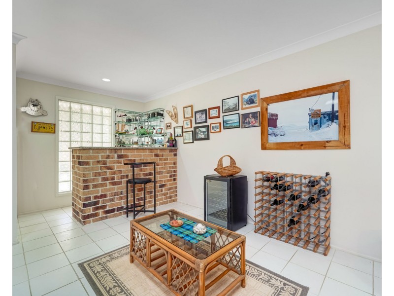 10 Blaney Street, Beachmere QLD 4510