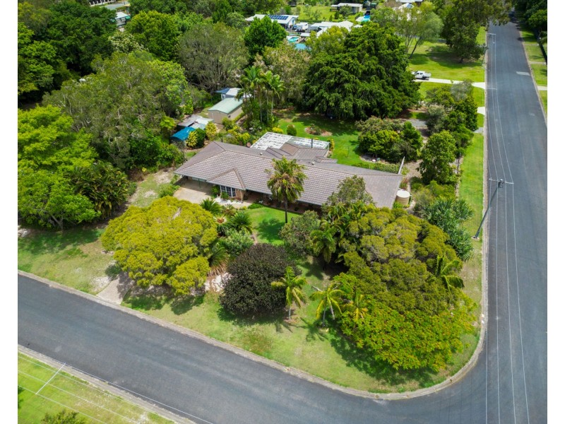 10 Blaney Street, Beachmere QLD 4510
