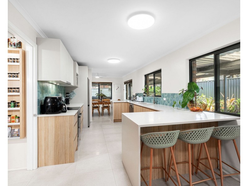 33 Gateway Street, Wynnum West QLD 4178
