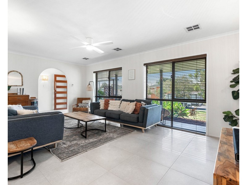 33 Gateway Street, Wynnum West QLD 4178