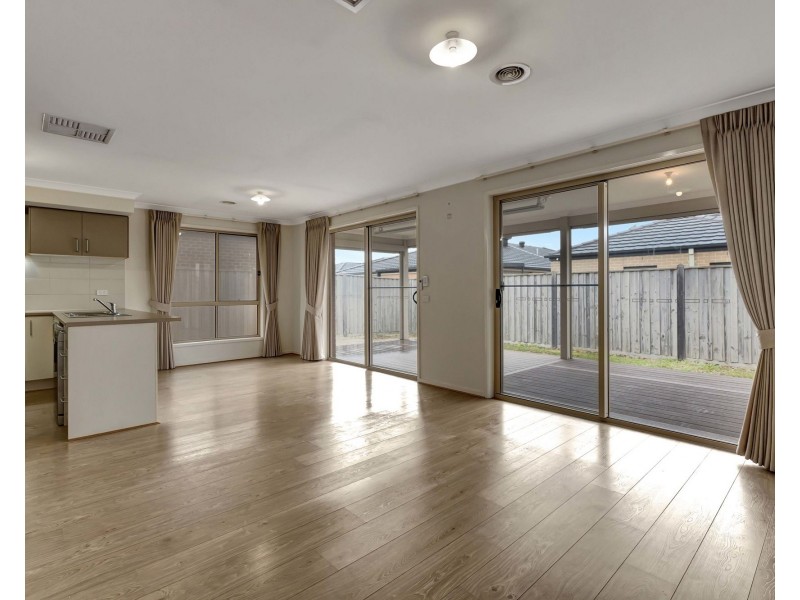 11 Latchford Drive, Mickleham VIC 3064