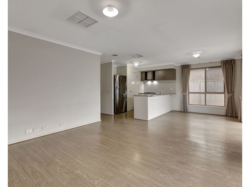 11 Latchford Drive, Mickleham VIC 3064