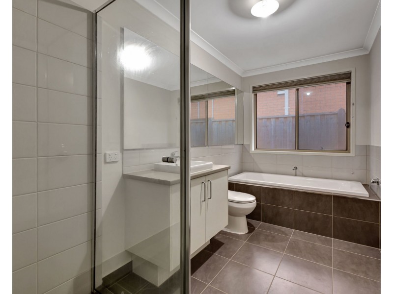 11 Latchford Drive, Mickleham VIC 3064