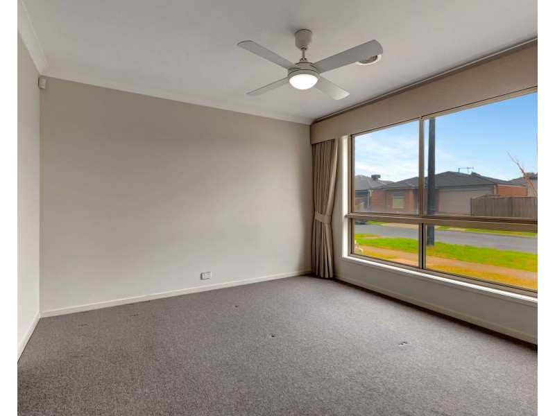 11 Latchford Drive, Mickleham VIC 3064