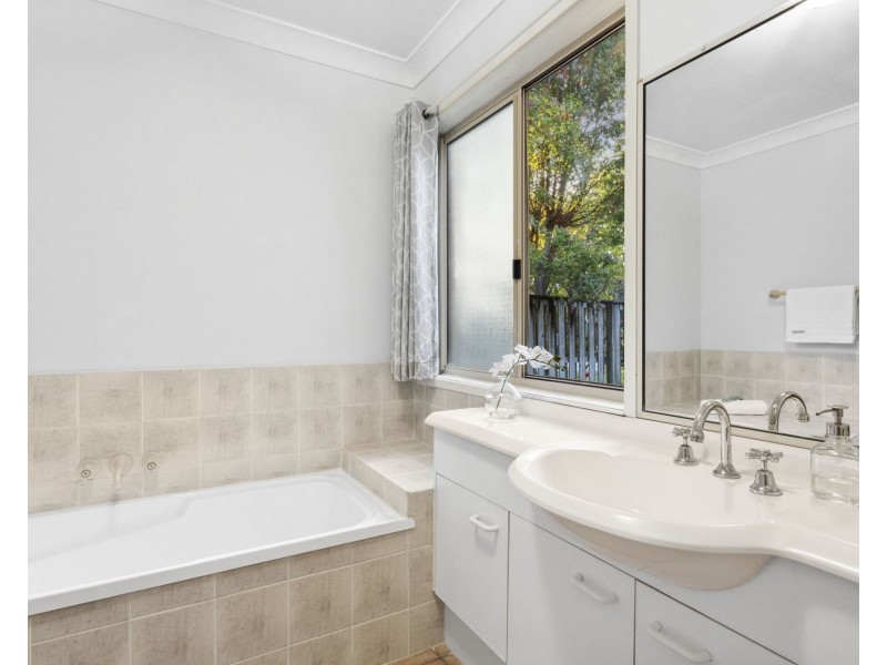 5 Wedgetail Lane, Noosaville QLD 4566