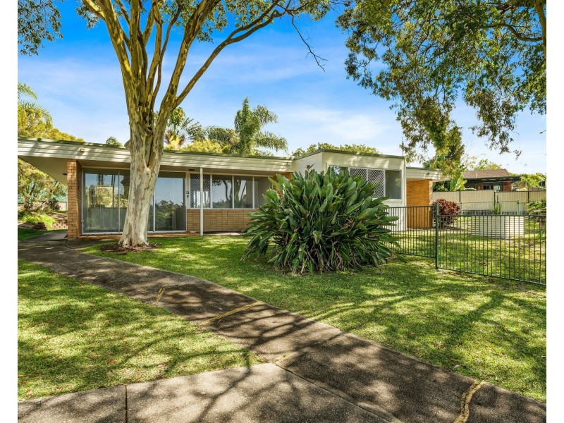 60 Ridgeway Avenue, Southport QLD 4215