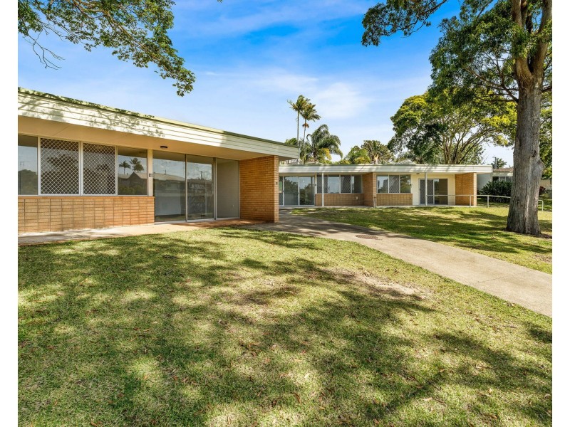60 Ridgeway Avenue, Southport QLD 4215