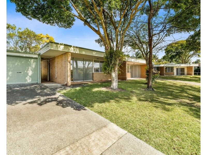 60 Ridgeway Avenue, Southport QLD 4215