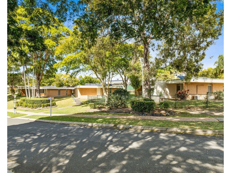 60 Ridgeway Avenue, Southport QLD 4215