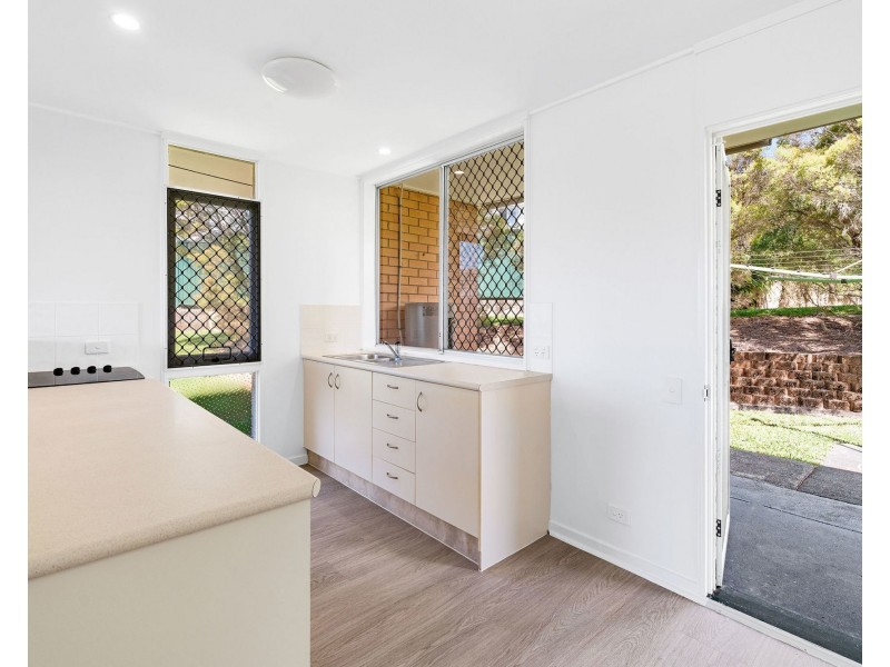 60 Ridgeway Avenue, Southport QLD 4215