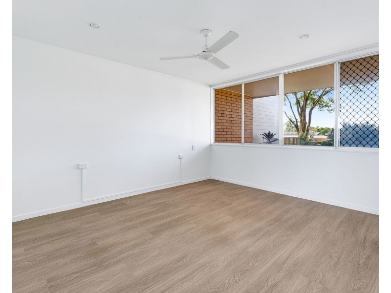 60 Ridgeway Avenue, Southport QLD 4215