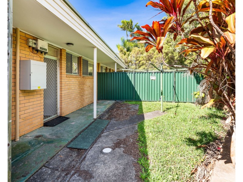 60 Ridgeway Avenue, Southport QLD 4215