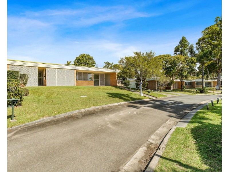 60 Ridgeway Avenue, Southport QLD 4215