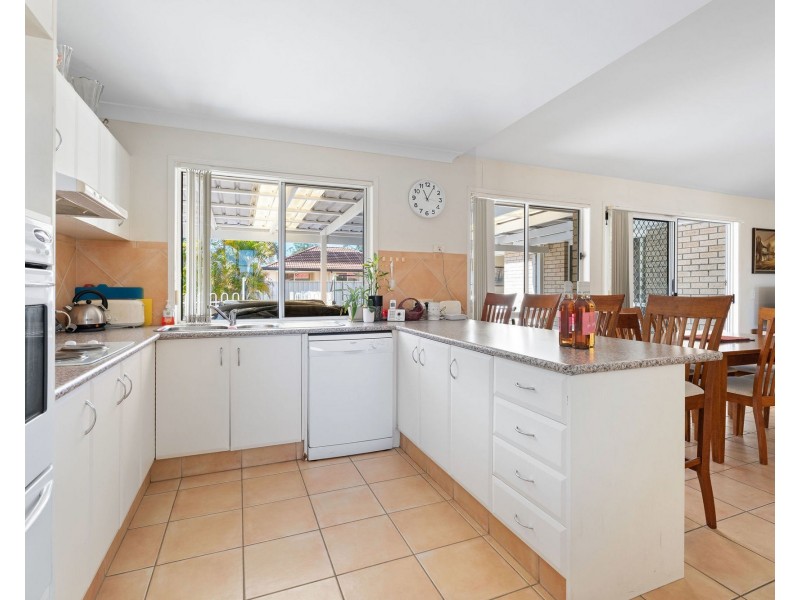 23 Kite Circuit, Arundel QLD 4214
