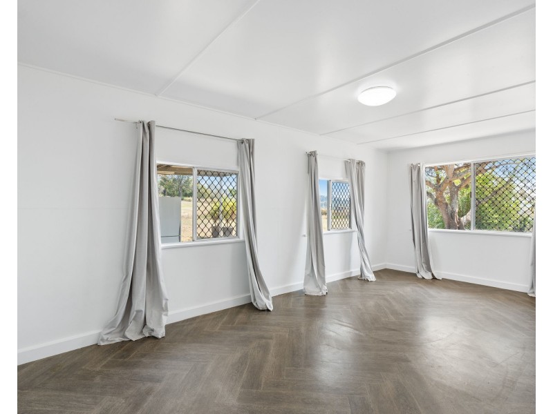 86 Berlins Rd, Tallegalla QLD 4340