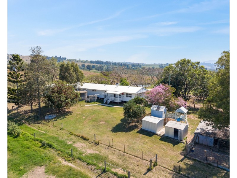 86 Berlins Rd, Tallegalla QLD 4340