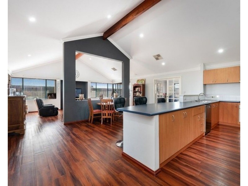 30 Waratah Circle, Halls Head WA 6210